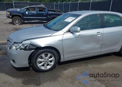 2011 Toyota Camry Le z USA, uszkodzony, nr VIN 4T1BF3EK9BU624728